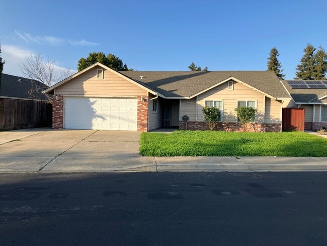 Building Photo - 13337 Skyline Blvd