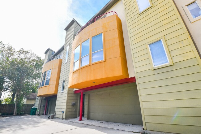 Building Photo - 92 Dennis St Unit B