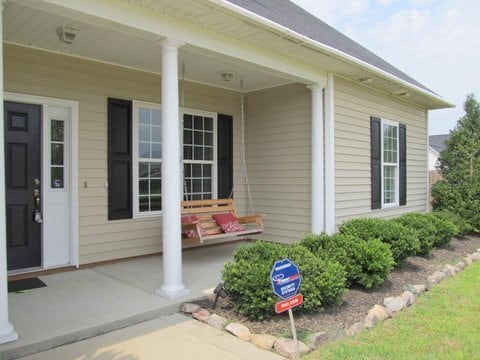 Photo - Beautiful 4 Bedroom Home with Spacious Backyard!