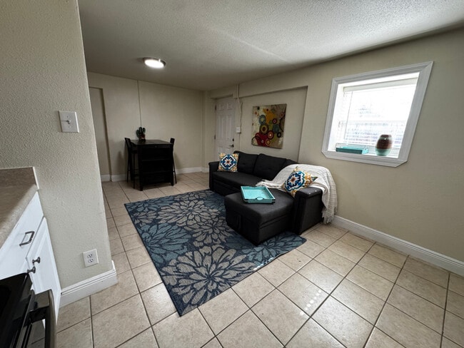 Photo - 319 S Olive St Unit 1