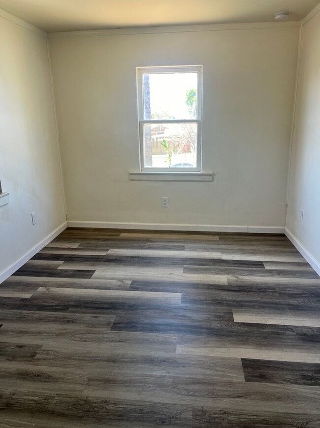 Photo - 615 Central Unit 1/2