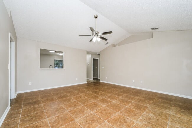 Photo - 11166 Willesdon Dr S