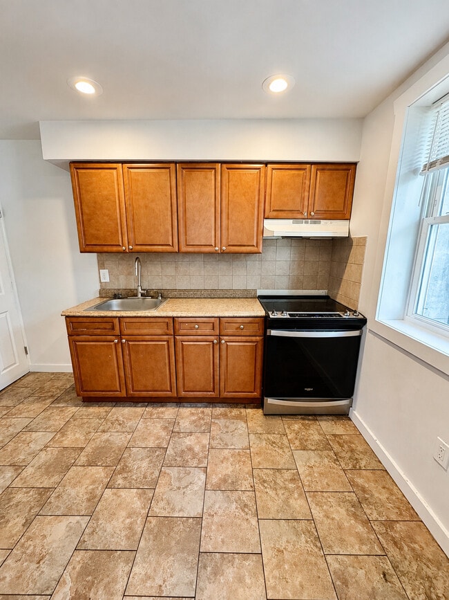 Photo - 3130 Hartville St