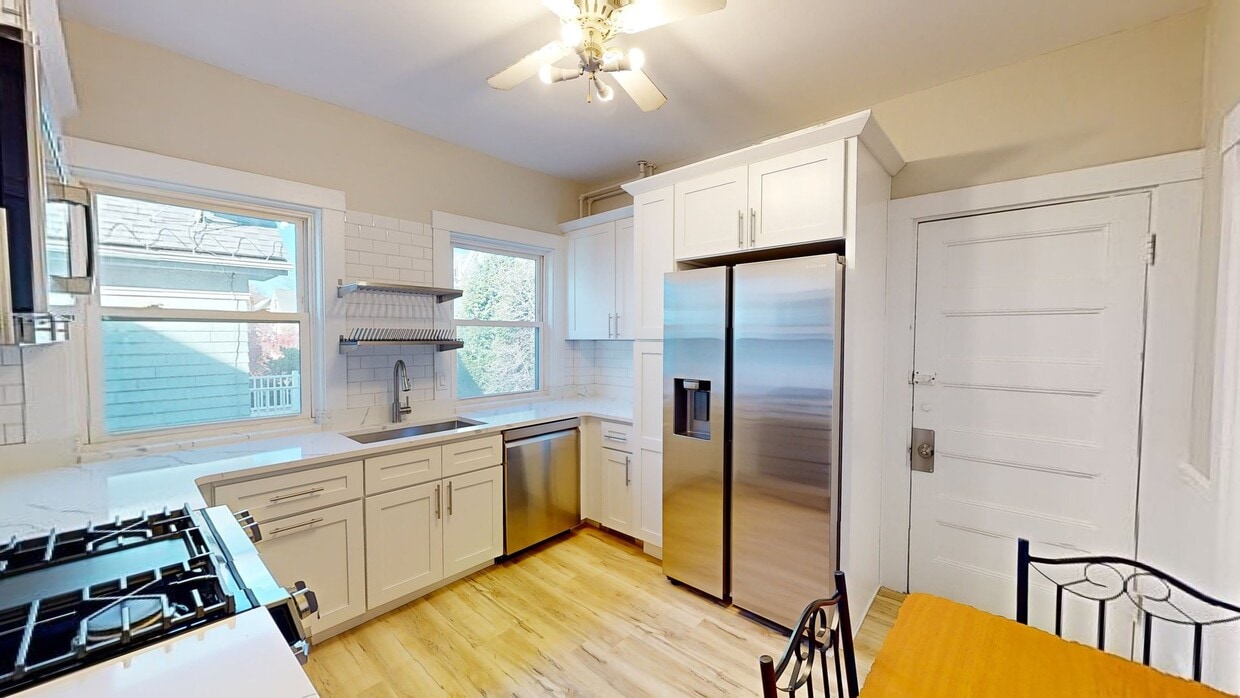 Photo - Private bedroom in 5 bed/2 bath Home
