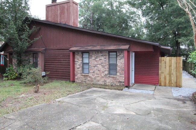 Building Photo - Modern 3BR/2BA Duplex with Open Layout, Fireplace, Fenced Backyard & Updated Kitchen in North Pen...