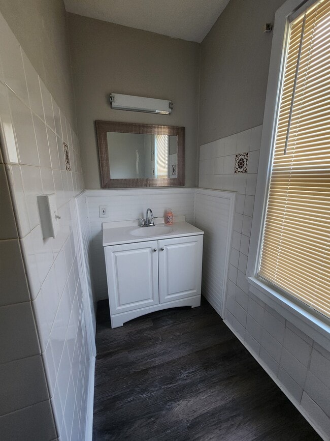 Photo - 233 Redmond Ave