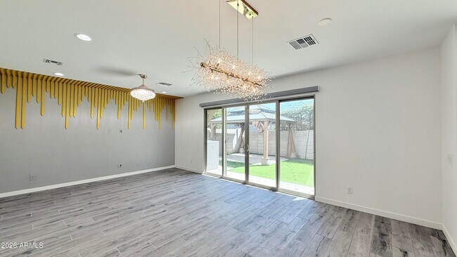 1419 E Town and Country Ln