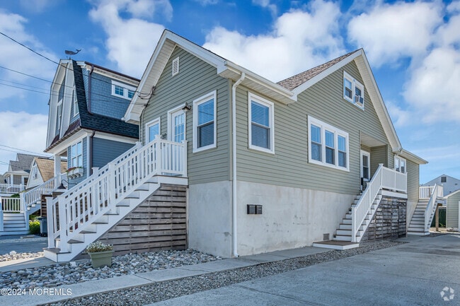 Building Photo - 10 Pershing Ave Rental