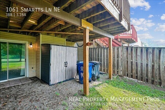 Photo - 1061 Smartts Ln NE