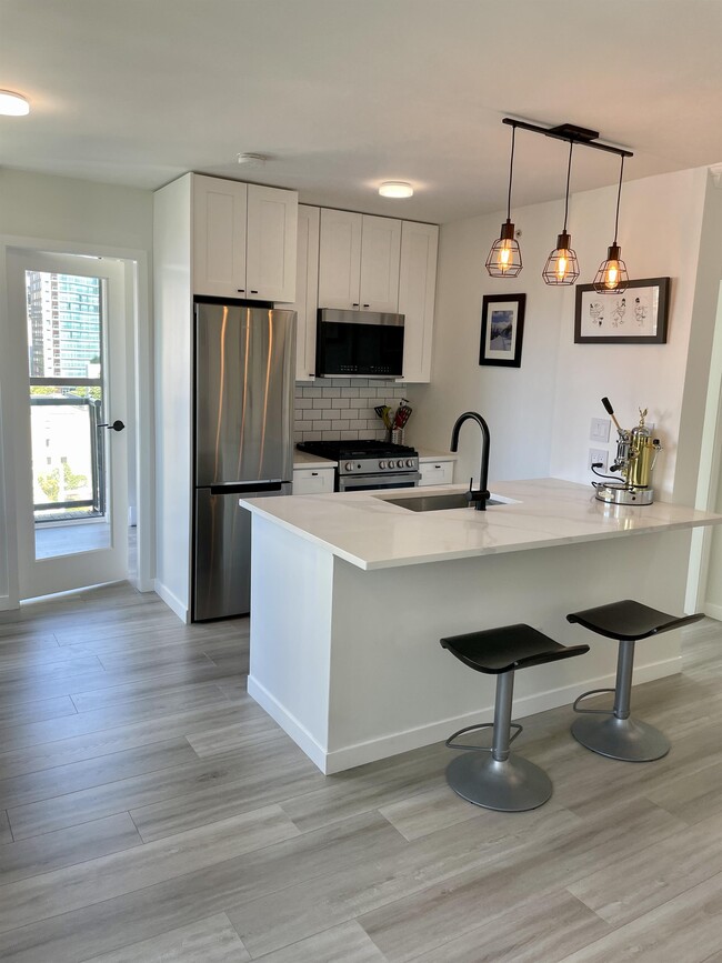 Photo - 928-1928 Richards St