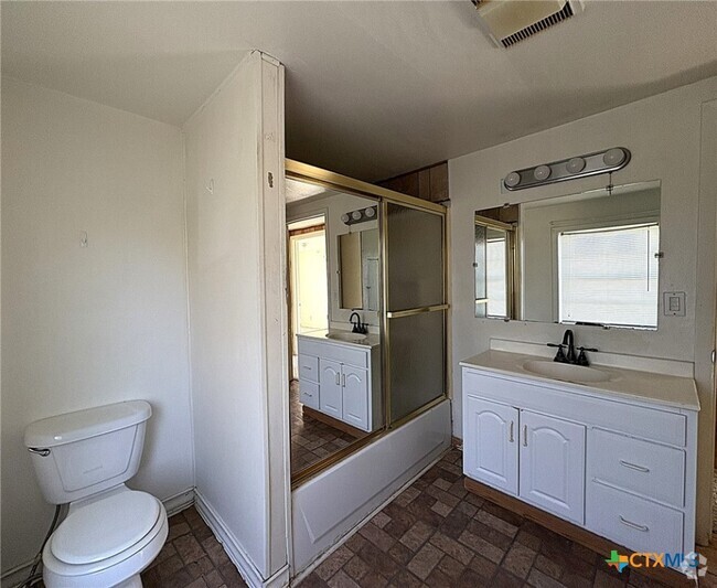 Building Photo - 201 Dewald St Rental