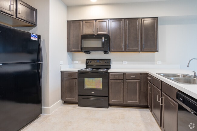 1BR, 1BA - 797SF