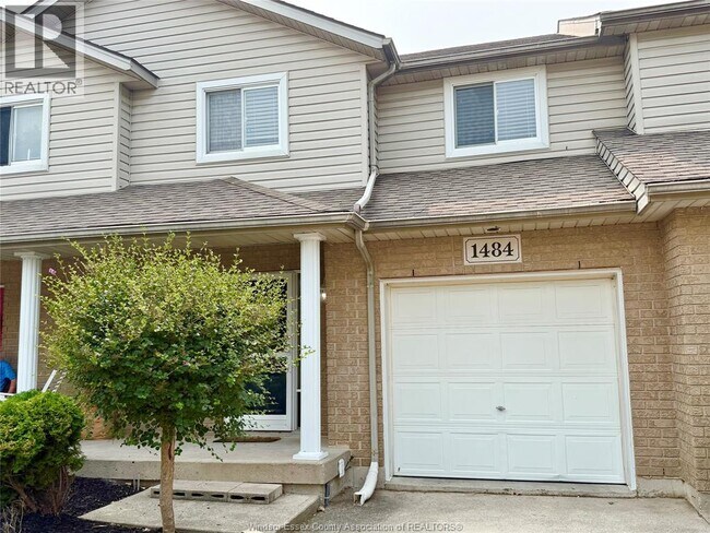 Photo - 1484 Border Cres