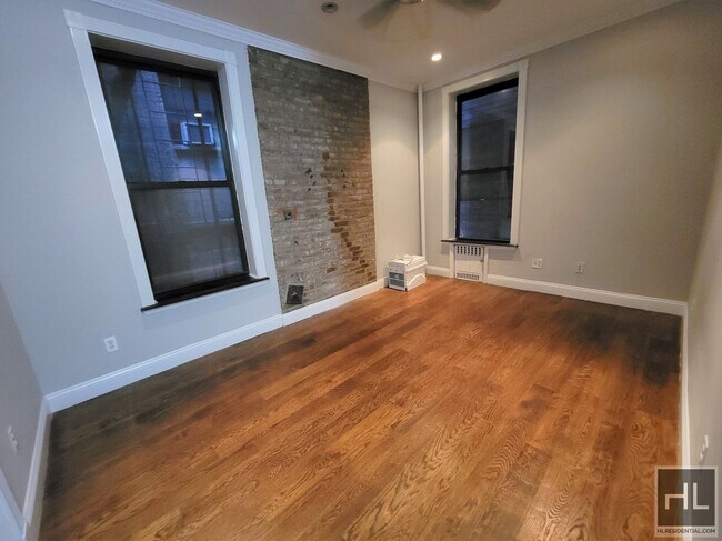 Photo - East 50th Street Unidad 2B