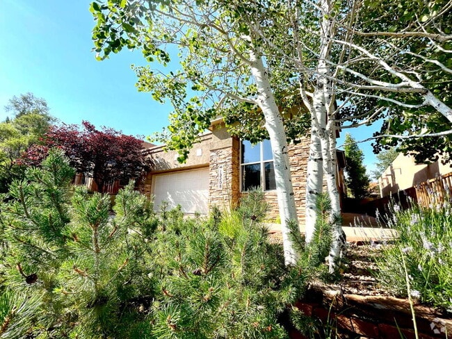 Building Photo - High Desert Beauty! Community Pool! Rental