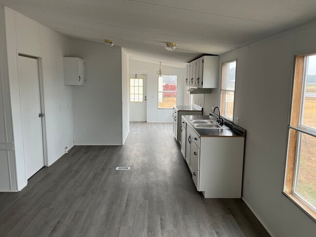 Photo - 632 British Rd