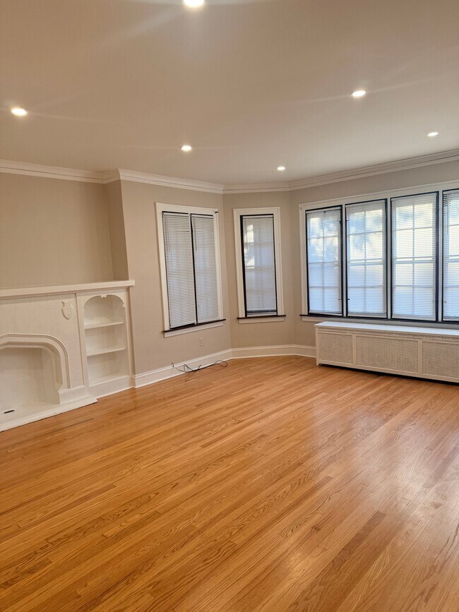 9221 S Bishop St Unit 1