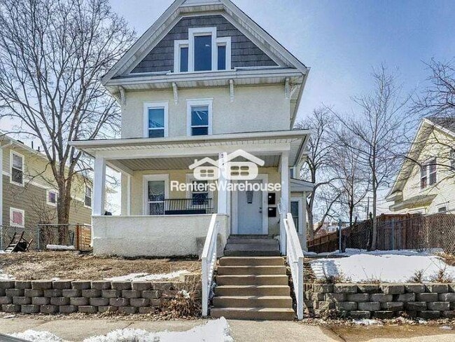 Building Photo - Available Now 5 bedroom 2 bath Duplex in Minneapolis