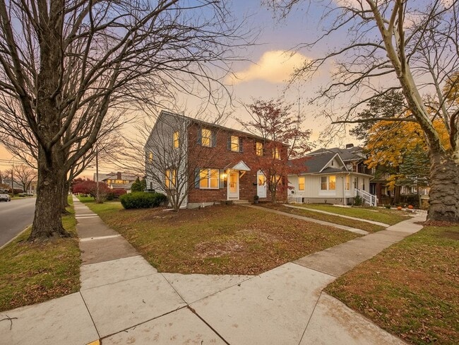 Photo - 2149 W Allen St