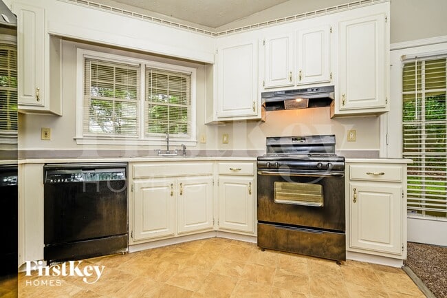 Photo - 1411 Windy Hill Ct SE