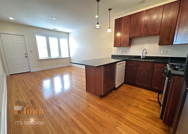 Photo - 6309 N Albany Ave Unidad 3B