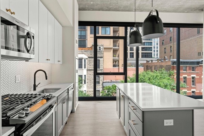 Building Photo - 189 W Huron St