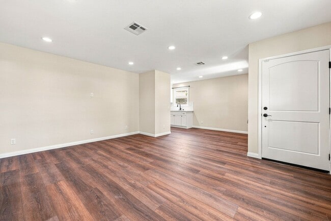 730 S Van Ness Ave