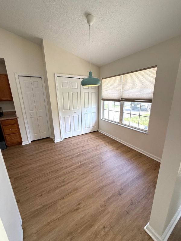 Photo - 1111 SW Yorktown Glen