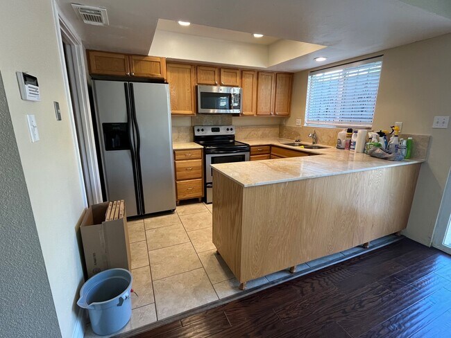 Photo - 6416 Bankside Dr Unidad 42