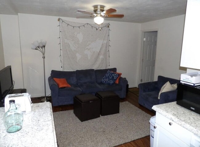 Building Photo - 1918 Jane St Unit 1918  2