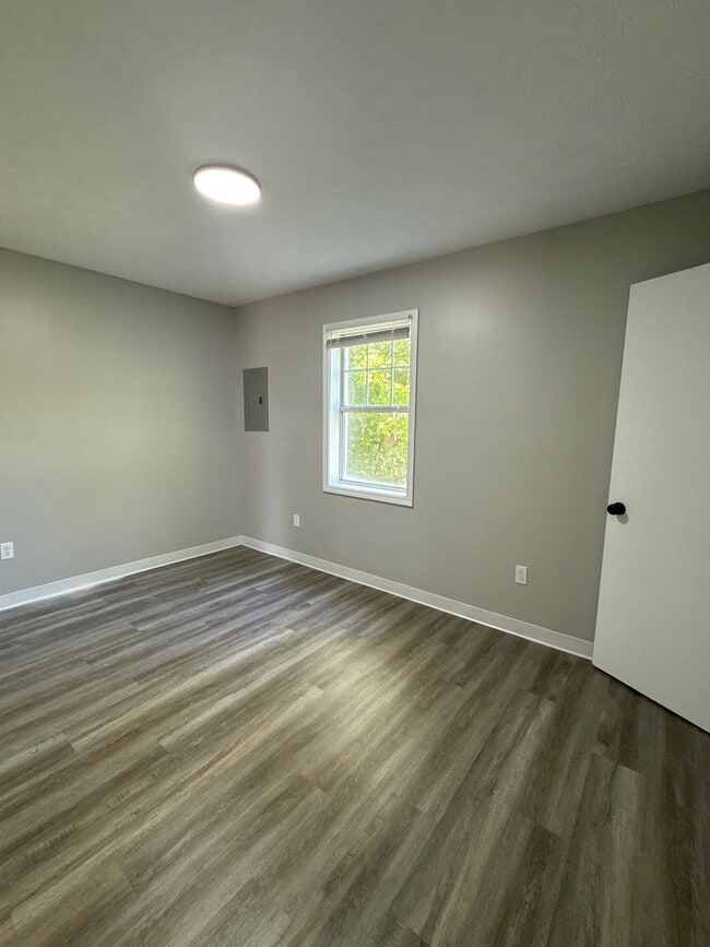 Photo - 1258 Fairground Rd