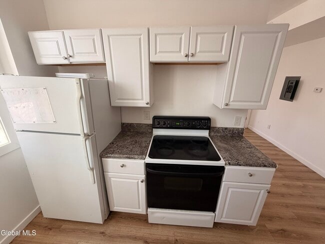 Photo - 8 Gardiner St Unit Mid