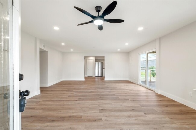 Building Photo - 7104 Dallas St Rental