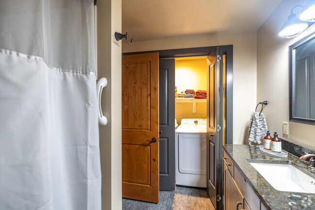 2BR, 1BA - 1000SF