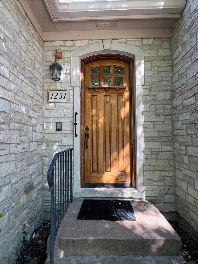 Photo - 1231 Caroline Ct