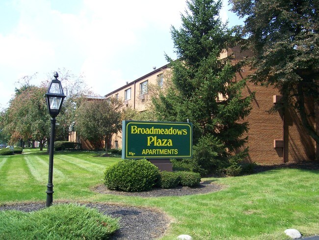 Photo - 500 - BROAD MEADOWS PLAZA