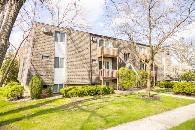 Building Photo - 218 Madison St