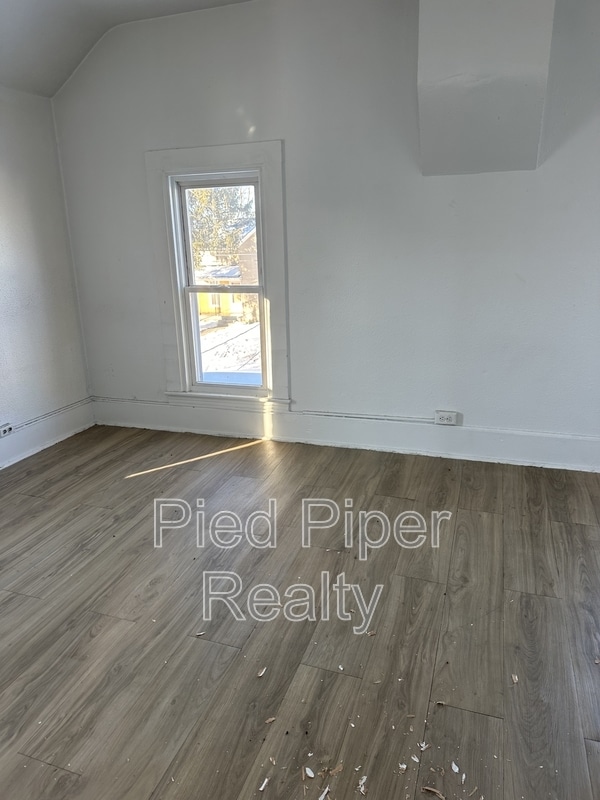 Photo - 425 W American St