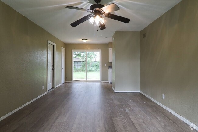 Building Photo - Midtown 3 Bedroom Gem! Available for move ... Rental