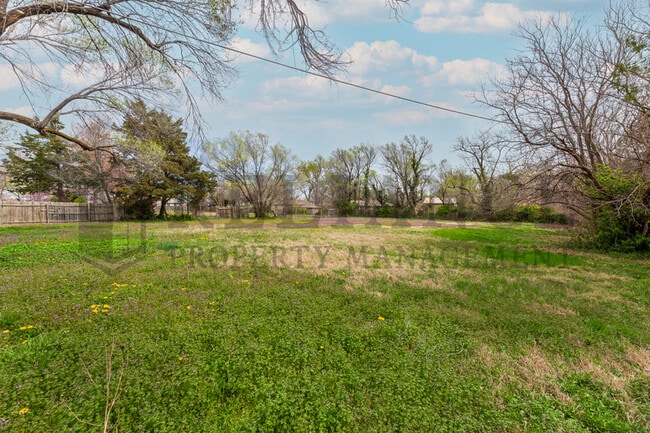 Photo - 216 N Tyler Rd