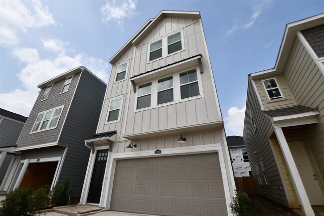 Photo - 2209 Via Laura Ln