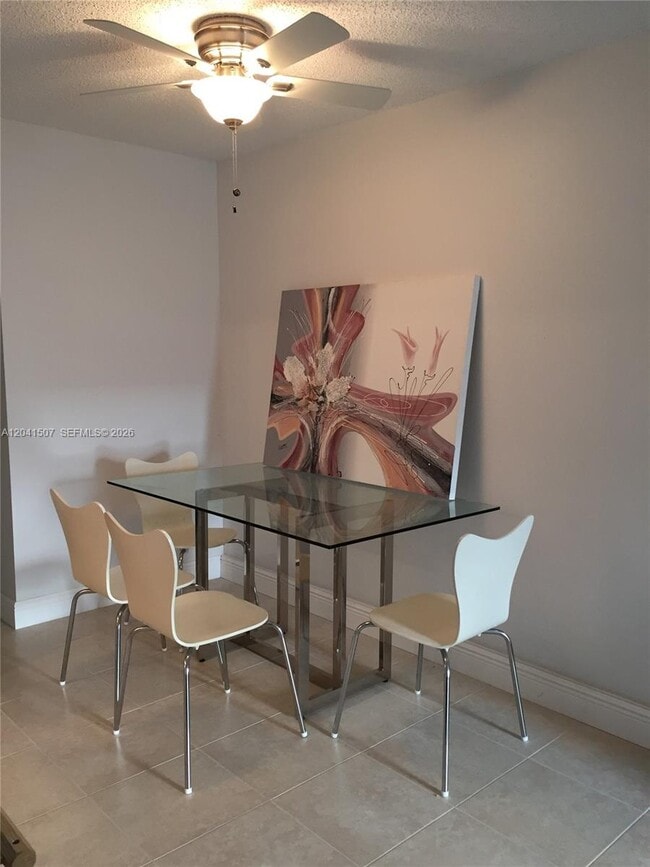 Photo - 165 Ellesmere C Unidad C