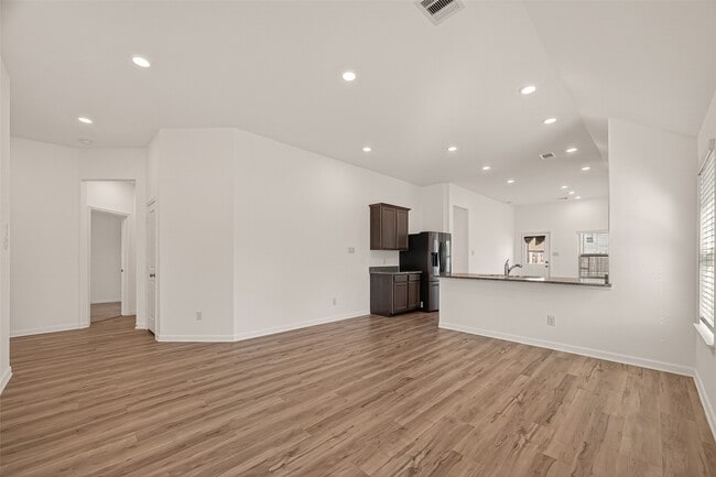 Photo - 1010 Schooner St