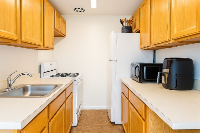 Photo - 4465 MacArthur Blvd NW Apartamento Unidad 7