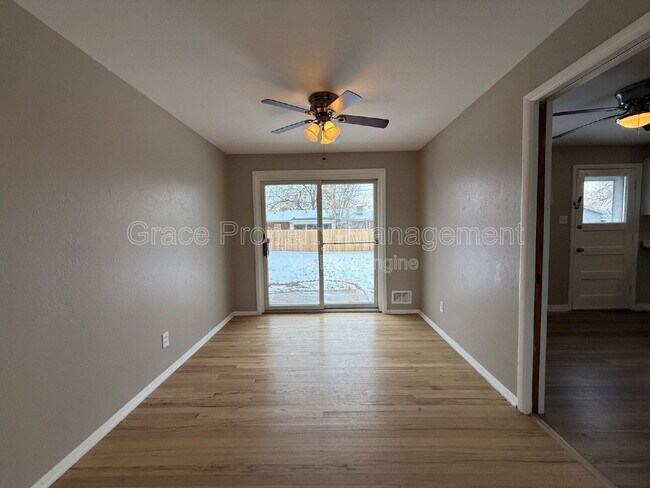 Photo - 3055 Carson St