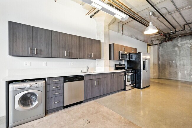 Photo - 825 East 4th St