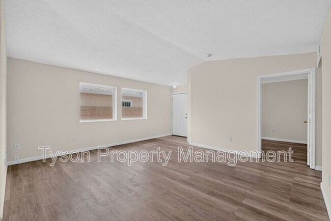 328 Escena Pl SE