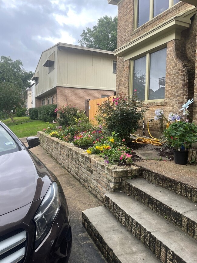 Photo - 1971 W Lamar St