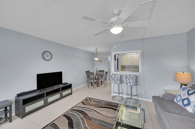 Photo - 371 Durham Cir