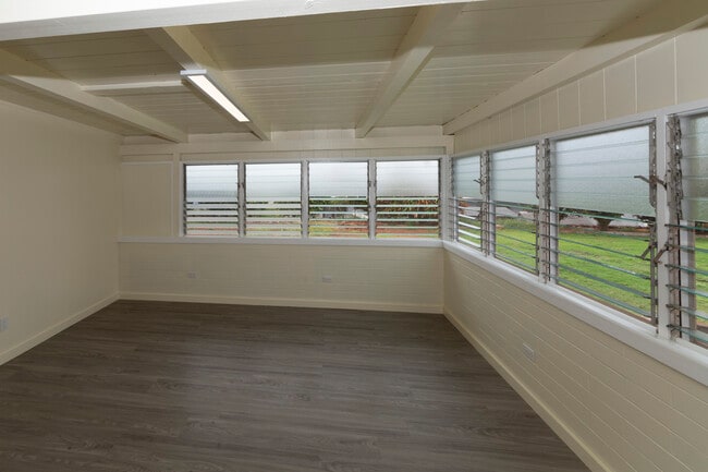 Building Photo - 723 Hoomalimali St Unit Back 1